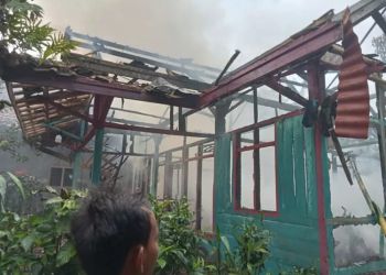 Rumah di Kampung Cidadas ludes habis terbakar, kerugian ditaksir mencapai lima puluh juta. Foto : Istimewa