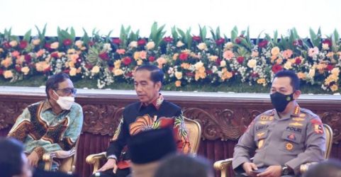 Kapolri Jenderal Listyo Sigit Prabowo saat mendampingi Presiden Jokowi pada acara di Istana Negara beberapa hari yang lalu. (Foto : Setpres)