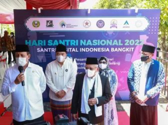 Wapres Ma'ruf Amin bersama Pj Gubernur Banten saat menghadiri HSN di Ponpes An Nawawi, Serang. (Ist)