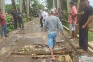 Jembatan yang rusak parah di Patia Pandeglang. Foto : Istimewa