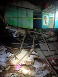 satu rumah warga rusak tertimpa longsor. Foto : Dok. BPBD Kota Tangsel