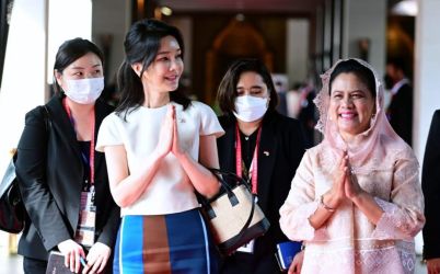 Istri Presiden Korsel Kim Keon Hee bersama Ibu Negara Iriana. (Foto : Setpres)