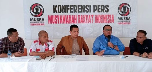 Ketua Dewan Pengarah Musra Indonesia Andi Gani Nena Wea (baju biru) saat konferensi pers di FX Sudirman pada  Rabu (9/11). Foto : Istimewa
