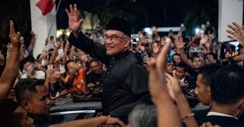 PM Malaysia Anwar Ibrahim bersama para pendukungnya. (Ist)