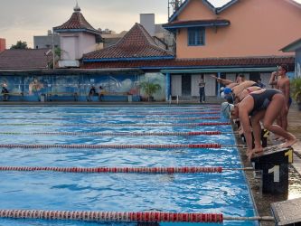 Pelatihan atlet renang di Tangsel dalam menghadapi Porprov Banten 2022. (tangselpos.id/ist)