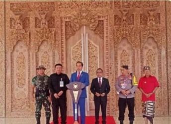 Presiden Jokowi saat konferensi pers sebelum bertolak ke Thailand dalam rangka KTT APEC. Foto : Setpres