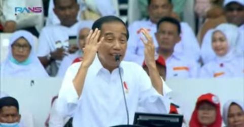 Presiden Jokowi saat memberikan sambutan diacara Nusantara Bersatu fi GBK Senayan, Sabtu (26/11). (Foto : Setpres)