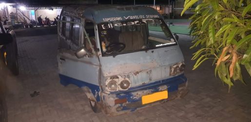Pemotor di Pagedangan, Kabupaten Tangerang tewas usai menabrak angkot. (ist)