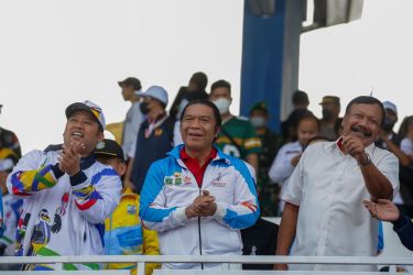 Pj Gubernur Banten Al Muktabar (tengah) saat membuka Porprov VI Banten di Kota Tangerang. Foto : Humas Pemprov Banten