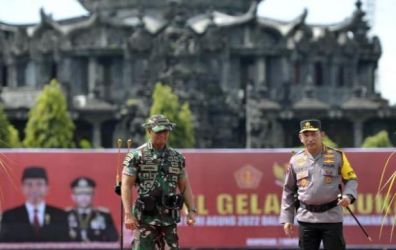 Panglima TNI Jenderal Andika Perkasa dan Kapolri Jenderal Listyo Sigit Prabowo saat meninjau pengamanan dalam rang G20 di Bali. (Ist)