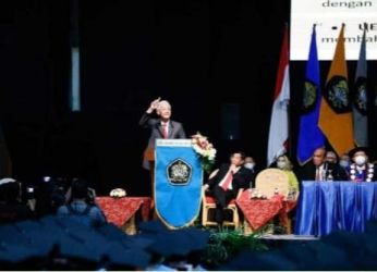 Gubernur Jawa Tengah Ganjar Pranowo saat memberikan sambutan pada Dies Natalis ke 56 serya wisuda Universitas Pancasila di Jakarta Selasa (1/11). (Ist)