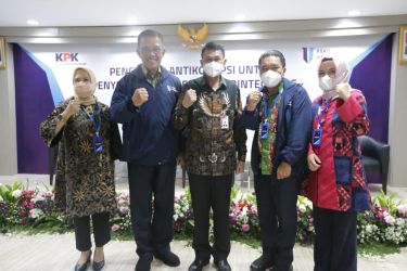 Pj Gubernur Banten saat mengikuti Paku Integritas di Gedung KPK di Jakarta, Rabu (2/11). (Foto : Humas Pemprov)