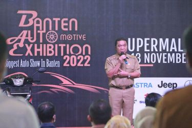 Pj Gubernur Banten Al Muktabar saat membuka Pameran Mobil Banten Automotive Exhibition 2022. (Foto  : Humas Pemprov)