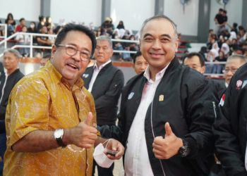 Anggota DPR Rano Karno dan Bupati Tangerang Ahmed Zaki Iskandar saat bertemu dalam acara pelantikan Perbasi Banten. Foto : Istimewa