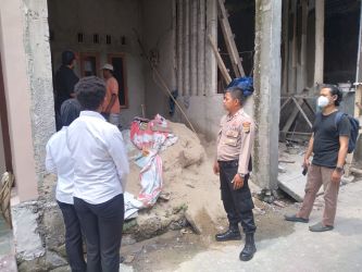 Lokasi pria gantung diri di wilayah Griya Sasmita Pratama, Pamulang, Tangerang Selatan, Jumat (25/11/2022). (tangselpos.id/rmn)