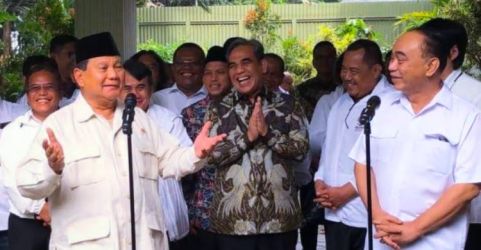 Ketum Gerindra Prabowo Subianto saat bertemu Ketum Projo Budi Arie di kediaman Prabowo di Kertanegara, Jakarta Selatan, Kamis (10/11). Foto : Istimewa