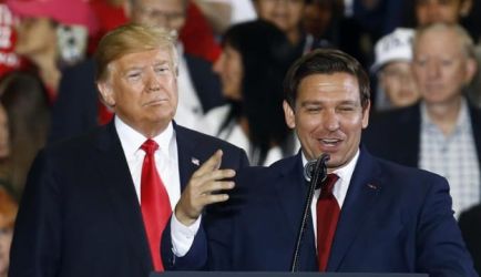 Mantan Presiden AS Donald Trump bersama DeSantis. (Ist)