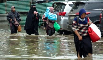 Banjir rob menerjang pantai pasir, Teluknaga, Kabupaten Tangerang. (Ist)