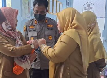 Bayi yang baru lahir dibuang orang tuanya itu kini dirawat oleh Dinsos Kabupaten Serang. Foto : Istimewa