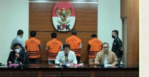 Wakil Ketua DPRD Jatim bersama tiga tersangka kasus dana hibah. (Ist)