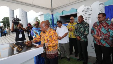 Gubernur Papua Lukas Enembe meresm8kan sejumlah perkantoran Pemprov Papua. (Ist)