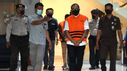 Wakil Ketua DPRD Jatim Sahat Tua P Simandjuntak ketika tiba di Gedung KPK