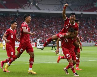 Selebrasi Timnas Garuda ketika mengalahkan Timnas Kamboja pada laga AFF di Stadion GBK. (Ist)