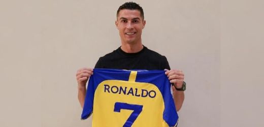 Cristiano Ronaldo tetap menggunakan kaos no 7 untuk bermain di Al Nassr.