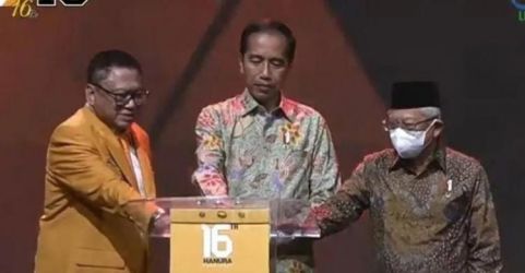 Ketum Hanura Oesman Sapta bersama Presiden Jokowi dan Wapres Ma'ruf Amin menghadiri acara Ultah Partai Hanura yang diselenggarakan di JCC. (Foto : Setpres)