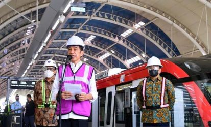 Presiden Jokowi saat memberikan konferensi pers di Stasiun Taman Mini. (Foto : Setpres)