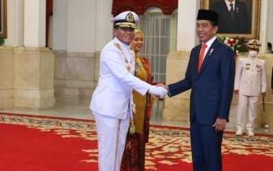Presiden Jokowi melantik Laksamana Muhammad Ali menjadi KSAL menggantikan Laksamana Yudo Margono yang dilantik menjadi Panglima TNI. (Foto : Setpres)