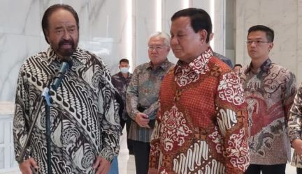 Ketua Umum Gerindra Prabowo Subianto (kanan) bersama Ketua Umum Nasdem (Surya Paloh) kiri. (Ist)