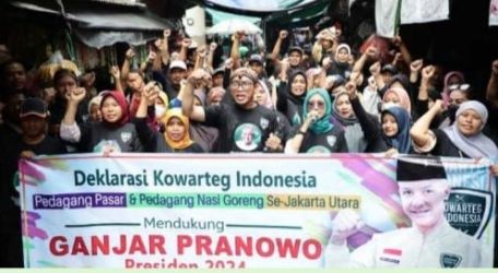 Ratusan pendukung Ganjar Pranowo yang tergabung di Kowarteg menggelar acara di Sunter Agung, Jakarta Utara pada Minggu (18/12). (foto: Istimewa)