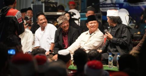 Ketua Umum Gerindra Prabowo Subianto hadir di acara pengajian Kyai Kanjeng dan Cak Nun di Trowulan, Mojokerto, Jawa Timur. (Ist)