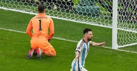 Selebrasi Messi usai menjebol gawang Kroasia. (Ist)