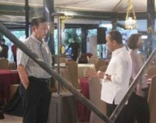 Tampak Menteri Koordinator Bidang Kemaritiman dan Investasi Luhut Binsar Panjaitan , Menteri  BUMN Erick Thohir dan Menteri Investasi Bahlil Lahadalia sedang melihat persiapan tempat akad nikah di Hotel Royal Ambarukmo, Yogyakarta. (Ist)