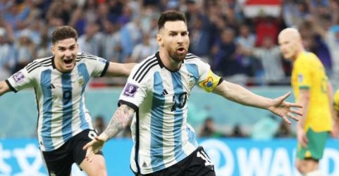 Selebrasi Messi setelah menjebol gawang Australia. (Ist)