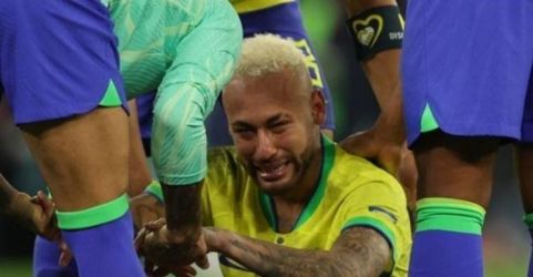 Ekspresi si rambut putih Neymar yang meratapi kekalahan Brazil. (Ist)
