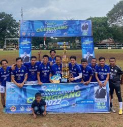 Karang Taruna Cilenggang menyelenggarakan turnamen sepak bola antar kampung (Tarkam) di Lapangan Cilenggang, Sabtu (24/12/2022). (tangselpos.id/yan)