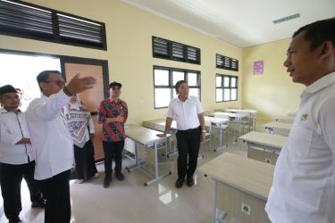Pj Gubernur Banten Al Muktabar saat sidak ke SMK Negeri 1 Lebak. (Foto : Humas Pemprov)