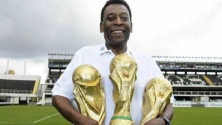 Pele dan piala dunia yang diraih oleh Brazil. (Ist)