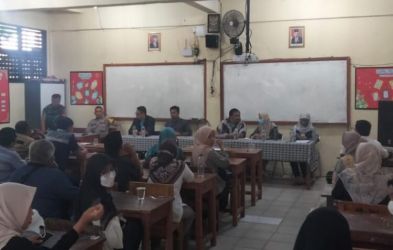 Mediasi siswa dan pihak travel biro perjalanan di aula SMA Negeri 1 Kabupaten Tangerang. (Ist)