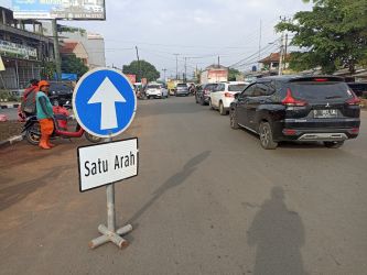 Uji Coba Sistem Satu Arah di Kawasan Viktor Mulai Diberlakukan. (tangselpos.id/mg1)