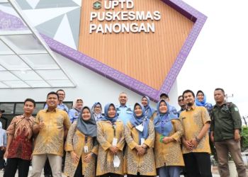 Bupati Tangerang Ahmed Zaki Iskandar saat mengunjungi Puskesmas Panongan