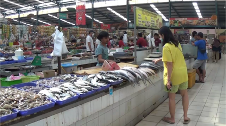 Jelang perayaan Imlek pada 22 Januari nanti, harga ikan bandeng di pasaran mulai naik. Ikan bandeng merupakan ikan khas yang mnejadi makanan olahan khas Imlek.
