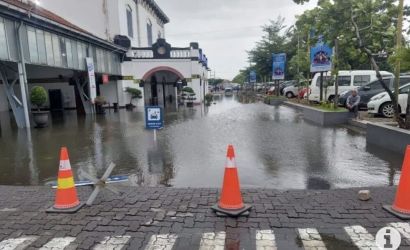 Stasiun Tawang Semarang yang tergenang air hingga mencapai 20 cm. (Ist)