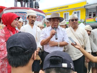 Pj Gubernur Banten saat memberikan keterangan pers