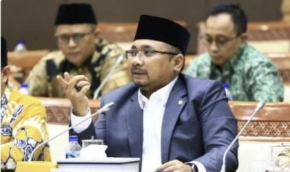 Menteri Agama Yaqut Cholil Qoumas saat mengikuti rapat di DPR