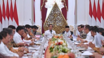 Para Menteri saat mengikuti rapat dengan Presiden Jokowi dan Wapres Ma'ruf Amin. (Ist)