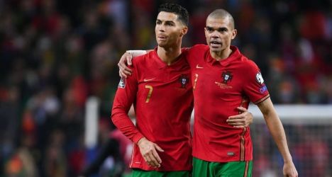 Sesama pemain Portugal CR7 dan Pepe.